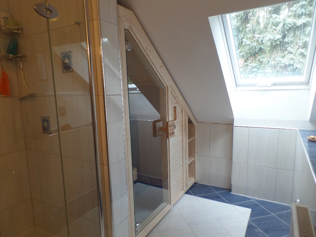 Kleine Sauna in Dachschräge Kleine Sauna